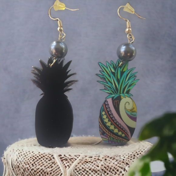 🌴Tropical Style Acrylic Pineapple Dangle Earrings - Picture 2 of 2